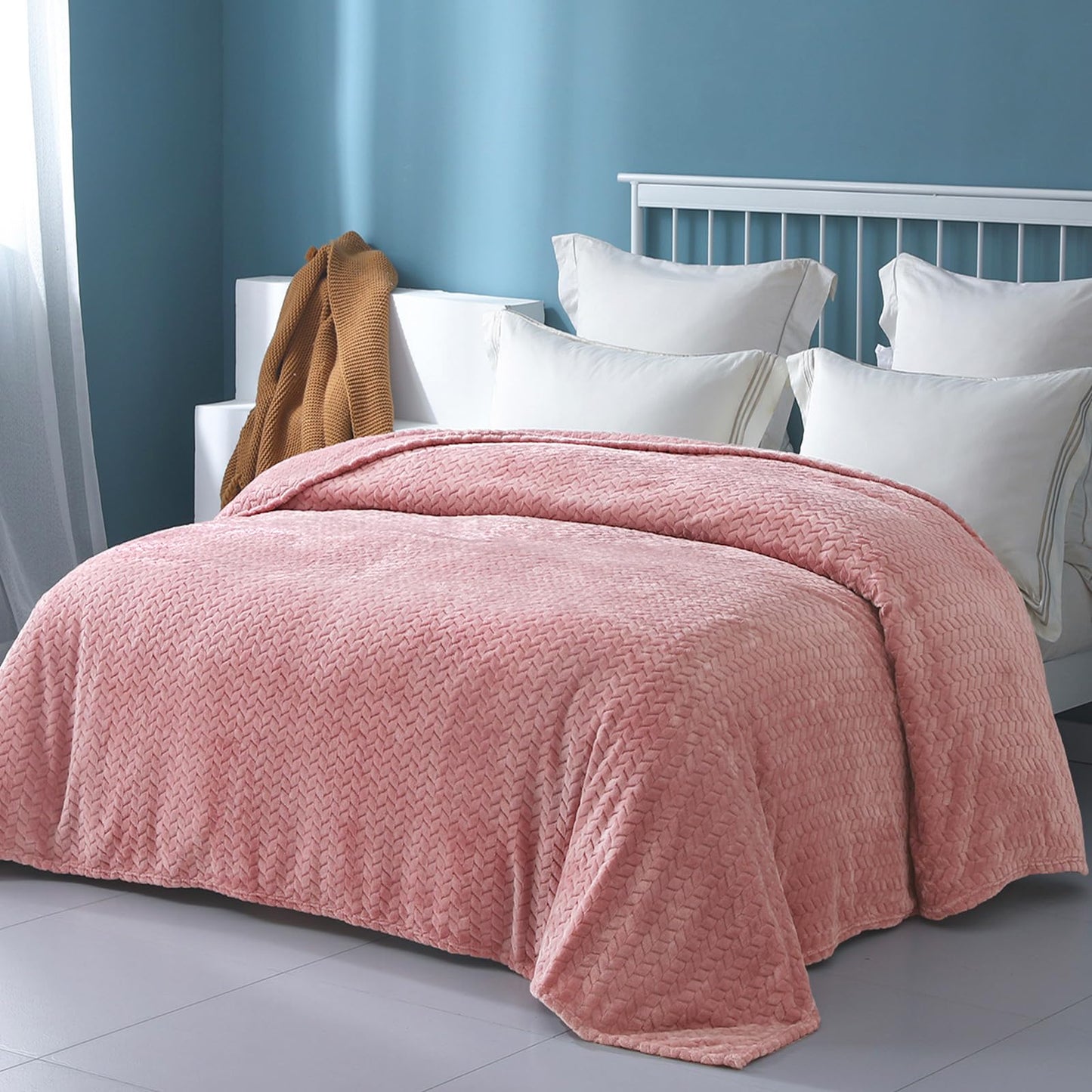 Exclusivo Mezcla Pink Fleece Queen Size Blanket for Bed, 90x90 Inches Soft Cozy Jacquard Flannel Blankets, Lightweight Fuzzy Plush Warm for All Seasons